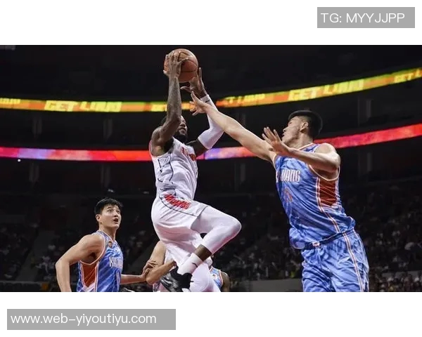 湖人队迎来四天休整期下周一将挑战爵士队展开激烈对决 湖人队迎来四天休整期下周一将挑战爵士队展开激烈对决