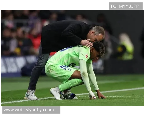 亚马尔尽管耻骨伤病未愈仍坚持训练展现顽强斗志