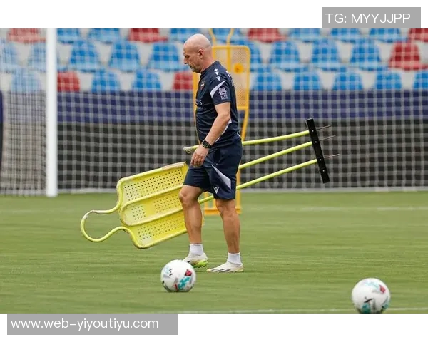 莱万特战绩不佳官方宣布解雇主教练朱利安卡莱罗