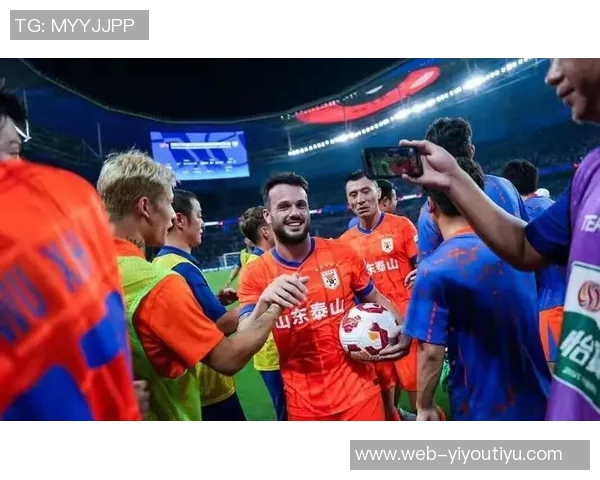 泰山队与玉昆队首发阵容揭晓瓦科彭啸谢文能领衔出战约尼查侯永永参赛