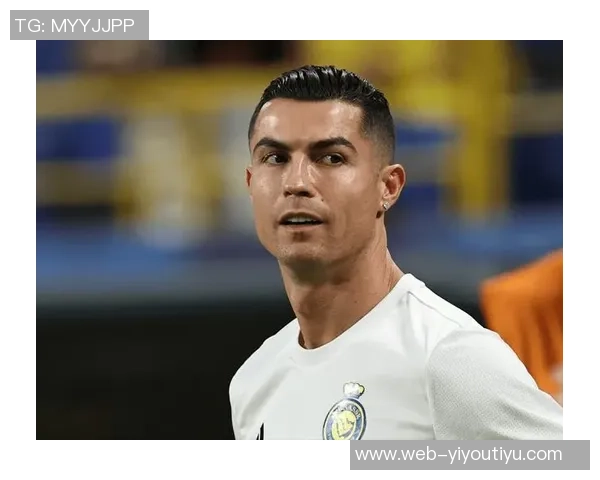 C罗国家队生涯首度染红引发热议球迷对裁判判罚意见不一