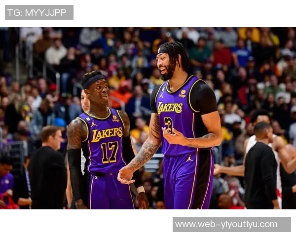 詹姆斯盛赞克莱伯关键时刻表现出色展现强硬气魄