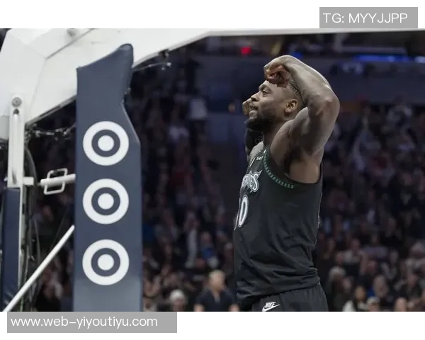 兰德尔全力以赴砍下32分但球队仍难敌对手失利之痛 兰德尔全力以赴砍下32分但球队仍难敌对手失利之痛